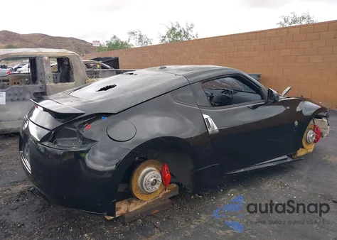 2010 Nissan 370Z Touring z USA, uszkodzony, nr VIN JN1AZ4EH8AM505622